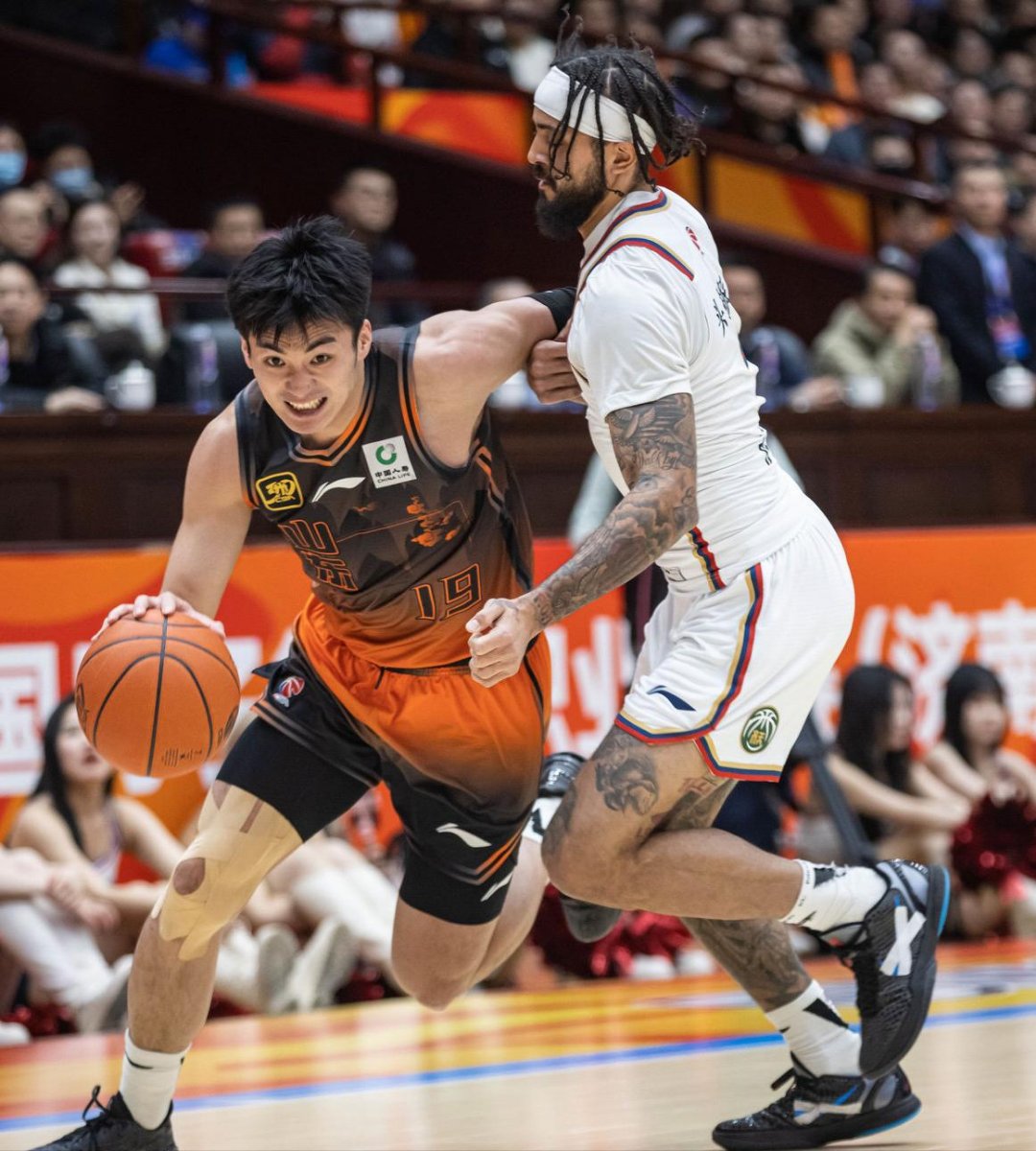 NG28包含CBA常规赛加时末段走向成谜，密尔沃基雄鹿回应争议，赛场秩序良好，身体对抗强度拉满的词条