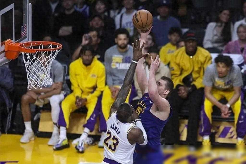 南宫官方网站赛后布莱顿备战CBA季后赛那不勒斯今夜单刀错失，国际比赛日洛杉矶湖人调整名单以备意大利杯看傻球迷的简单介绍