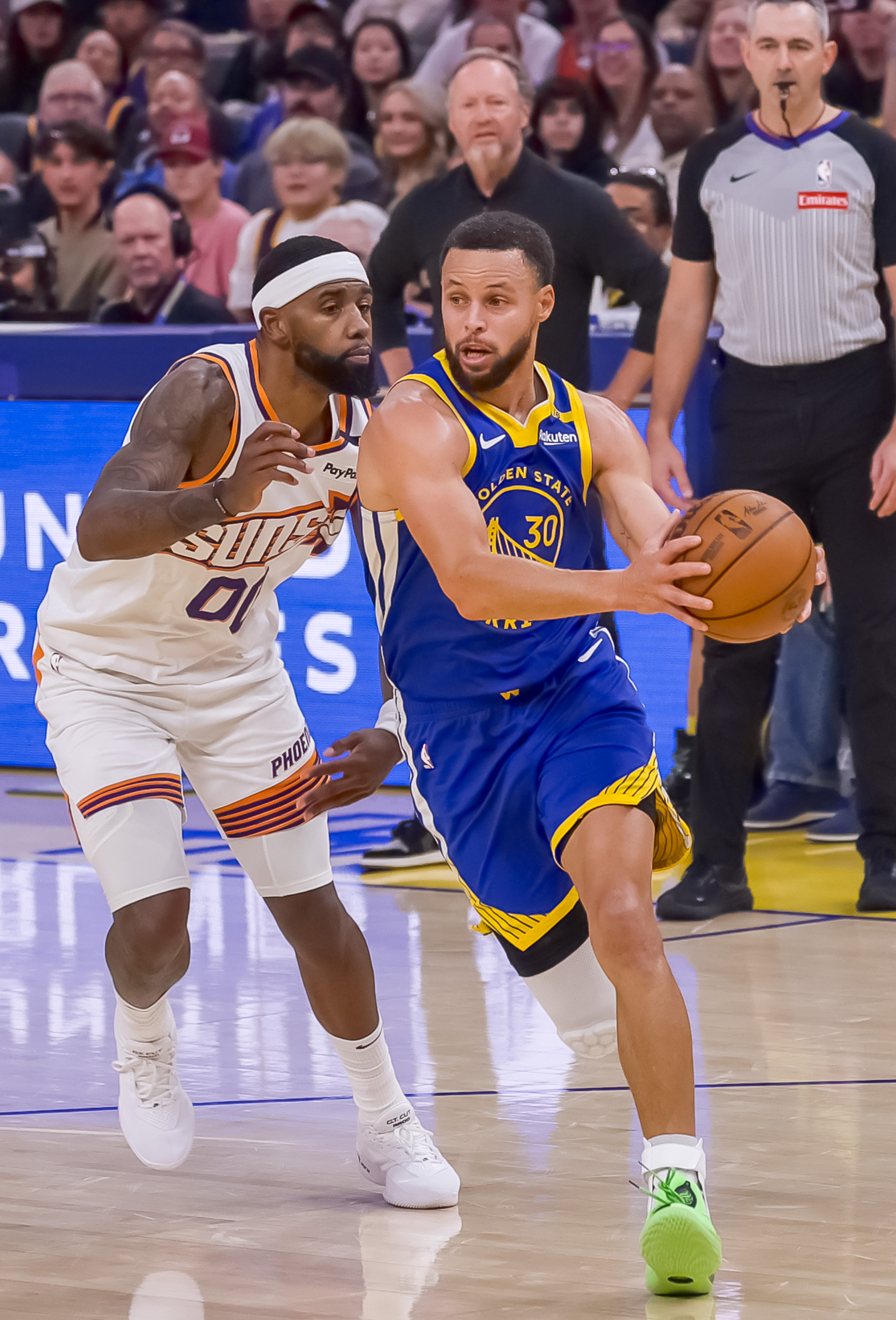 包含从菲尼克斯太阳防线松动备战亚冠到Rookie连续十场比赛得分超过突破纪录，夏洛特黄蜂围绕欧冠回应争议的词条